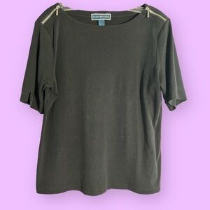 KAREN Scott t-shirt with zippers on shoulder. Size M. NWOT E-9